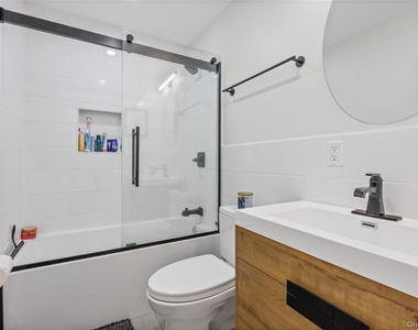 68 Crescent Lane - Photo Thumbnail 32