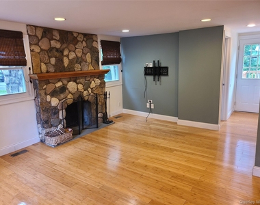 55 S Hill Road - Photo Thumbnail 1