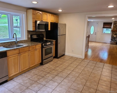 55 S Hill Road - Photo Thumbnail 4