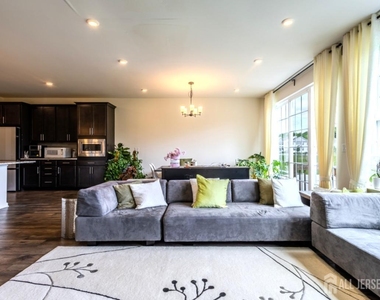 3305 Charleston Drive - Photo Thumbnail 11