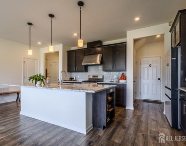 3305 Charleston Drive - Photo Thumbnail 5
