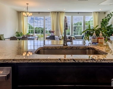 3305 Charleston Drive - Photo Thumbnail 7