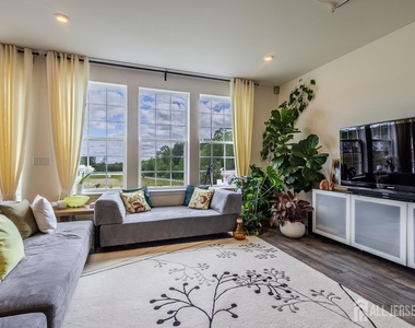 3305 Charleston Drive - Photo Thumbnail 10