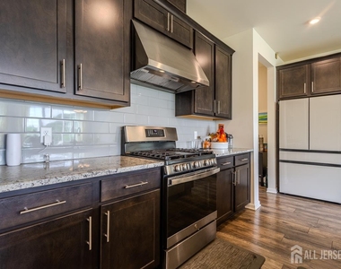 3305 Charleston Drive - Photo Thumbnail 8