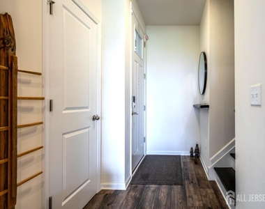 3305 Charleston Drive - Photo Thumbnail 2
