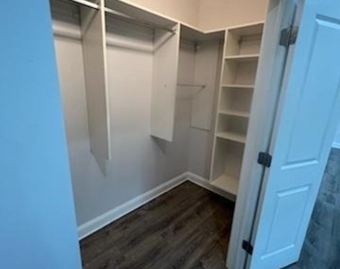 495 Avenel Street - Photo Thumbnail 7