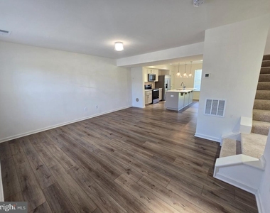 12 Pitch Pine Court - Photo Thumbnail 2