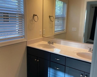 395 Shorewood Dr - Photo Thumbnail 10