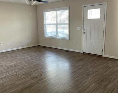395 Shorewood Dr - Photo Thumbnail 1