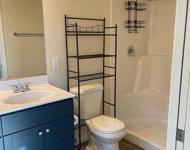 395 Shorewood Dr - Photo Thumbnail 9