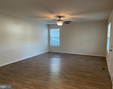 395 Shorewood Dr - Photo Thumbnail 4