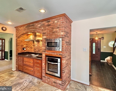2026 Admiral Drive - Photo Thumbnail 3