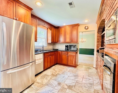 2026 Admiral Drive - Photo Thumbnail 4
