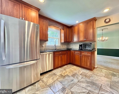 2026 Admiral Drive - Photo Thumbnail 6