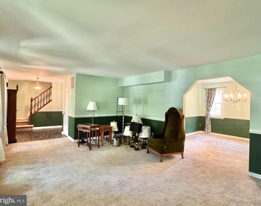 2026 Admiral Drive - Photo Thumbnail 10