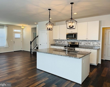 454 Coastal Avenue - Photo Thumbnail 6