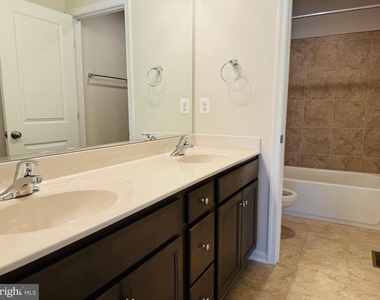 454 Coastal Avenue - Photo Thumbnail 15