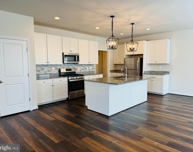 454 Coastal Avenue - Photo Thumbnail 4