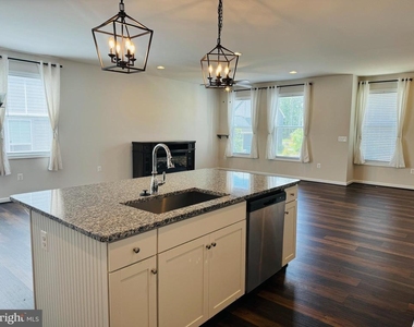 454 Coastal Avenue - Photo Thumbnail 9