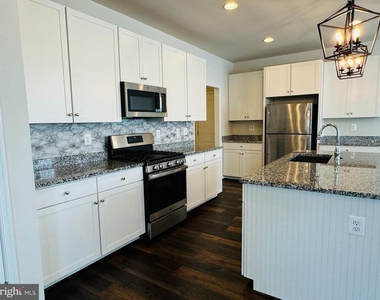 454 Coastal Avenue - Photo Thumbnail 12