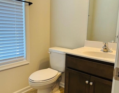 454 Coastal Avenue - Photo Thumbnail 13