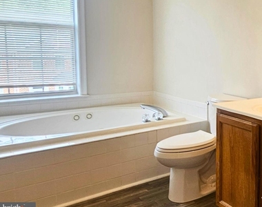 303 Dundee Place - Photo Thumbnail 13