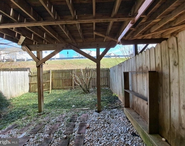 303 Dundee Place - Photo Thumbnail 18