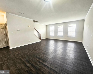 303 Dundee Place - Photo Thumbnail 9