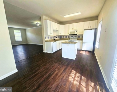 303 Dundee Place - Photo Thumbnail 5