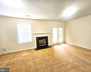 303 Dundee Place - Photo Thumbnail 3