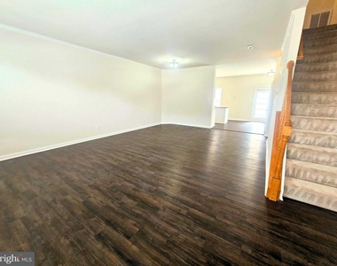 303 Dundee Place - Photo Thumbnail 10