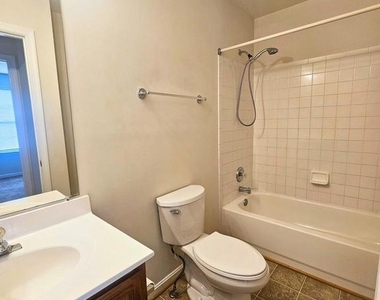 303 Dundee Place - Photo Thumbnail 16