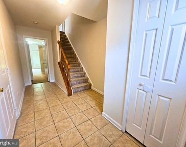 303 Dundee Place - Photo Thumbnail 1