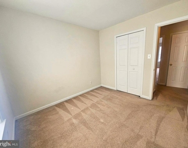 303 Dundee Place - Photo Thumbnail 15