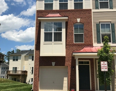 201 Shamrock Drive - Photo Thumbnail 6