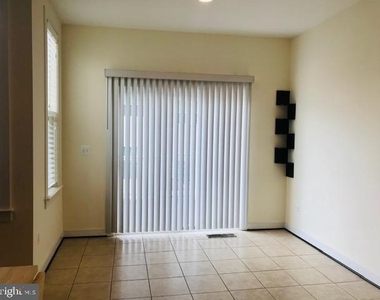 201 Shamrock Drive - Photo Thumbnail 4