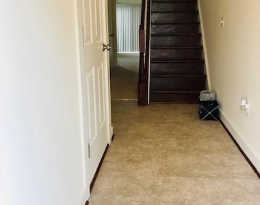201 Shamrock Drive - Photo Thumbnail 7