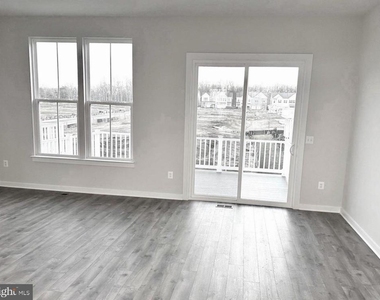 17958 Woods Overlook Drive - Photo Thumbnail 9