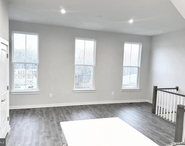 17958 Woods Overlook Drive - Photo Thumbnail 10