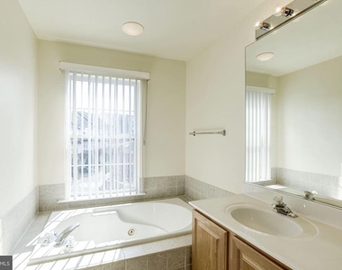 750 Monument Avenue - Photo Thumbnail 30