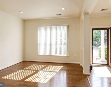 750 Monument Avenue - Photo Thumbnail 7