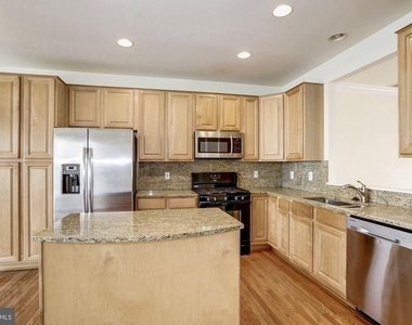 750 Monument Avenue - Photo Thumbnail 14