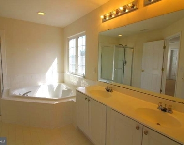 14201 Reidhall Place - Photo Thumbnail 31