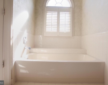 9621 Bainbridge Court - Photo Thumbnail 33