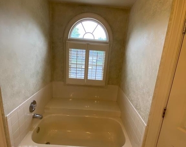 9621 Bainbridge Court - Photo Thumbnail 30