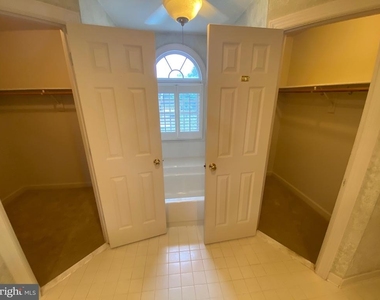 9621 Bainbridge Court - Photo Thumbnail 32