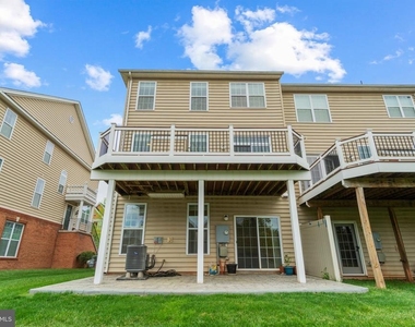 23265 Hanworth Street - Photo Thumbnail 22