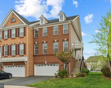 23265 Hanworth Street - Photo Thumbnail 1