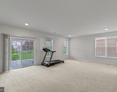 23265 Hanworth Street - Photo Thumbnail 18