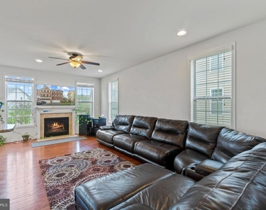 23265 Hanworth Street - Photo Thumbnail 7